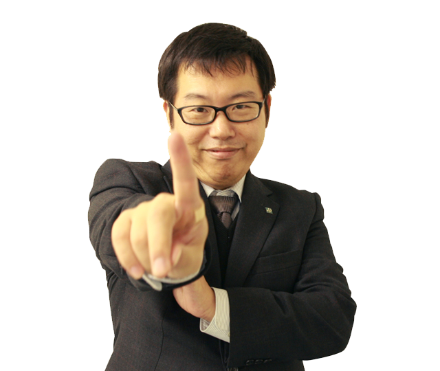 アイデムコーポレーション福岡営業所リーダー「人差し指を立てて笑う」